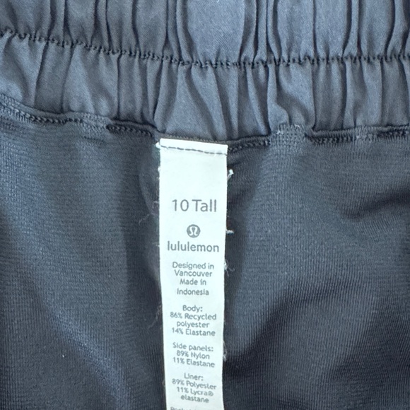 lululemon athletica Black Women's Athletic Shorts - Picture 2 of 3
